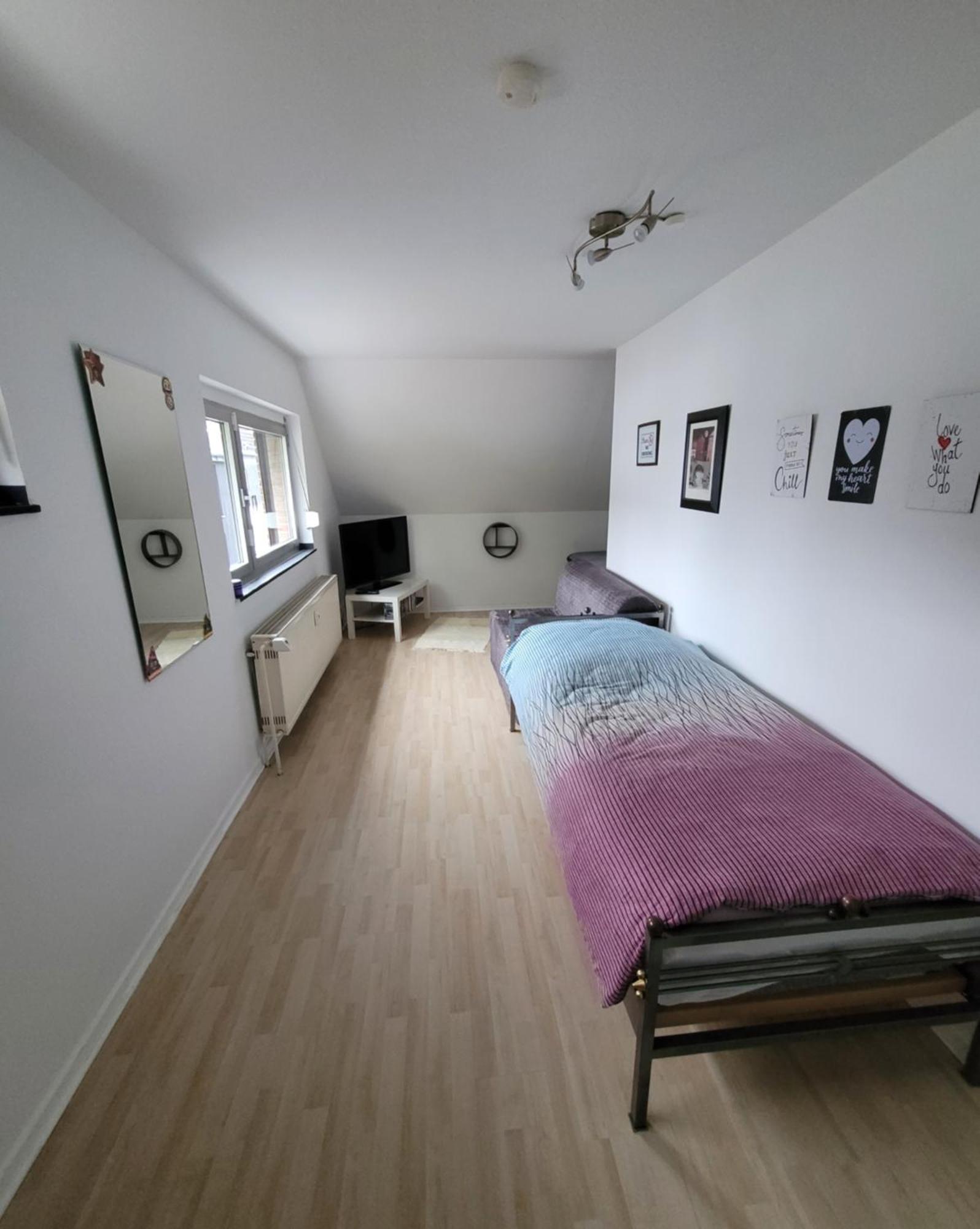 Messezimmer Am Thewissenweg Düsseldorf Szoba fotó